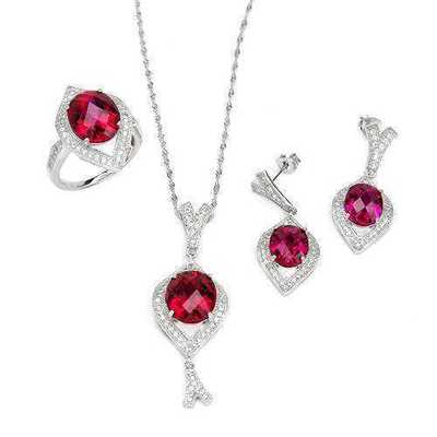 首飾與服裝如果搭配不好,除了掉價,可能還會很土!