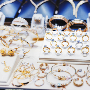 年輕人成珠寶首飾購買主力軍