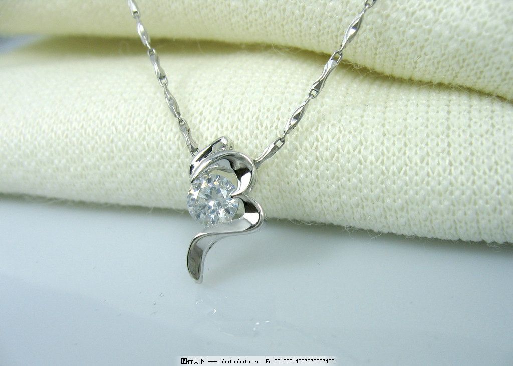 珠寶首飾中的點(diǎn)睛之筆 吊墜的魅力與賞析